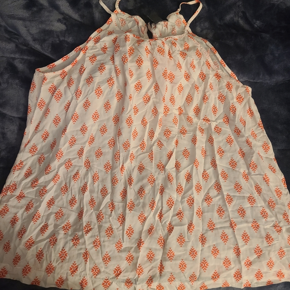 Gap halter style tank